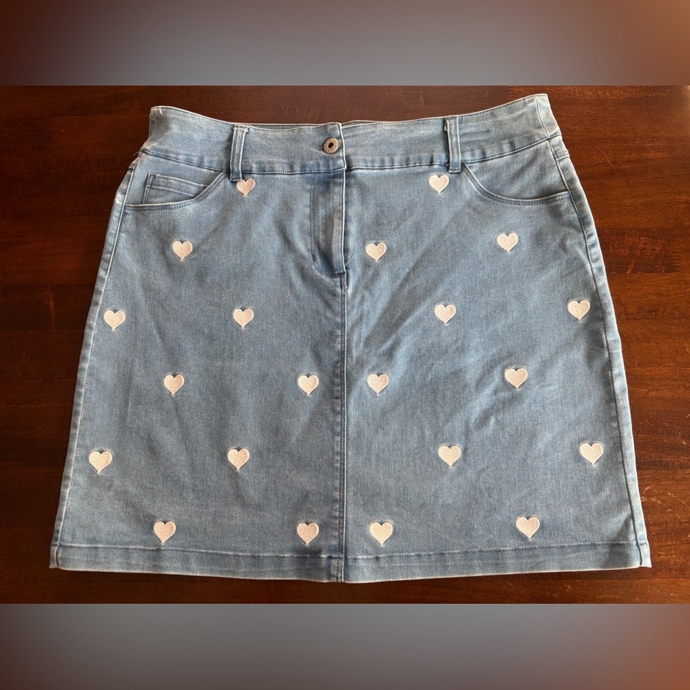 Lulu-B Skirt - Women’s Blue Mini Skirt, with Embroidered Hearts. Size 12.
